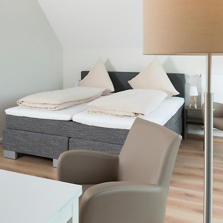 Ostsee - Reetdachhaus Nr 36 "Warder" Im Strand Resort Хайлигенхафен Екстериор снимка
