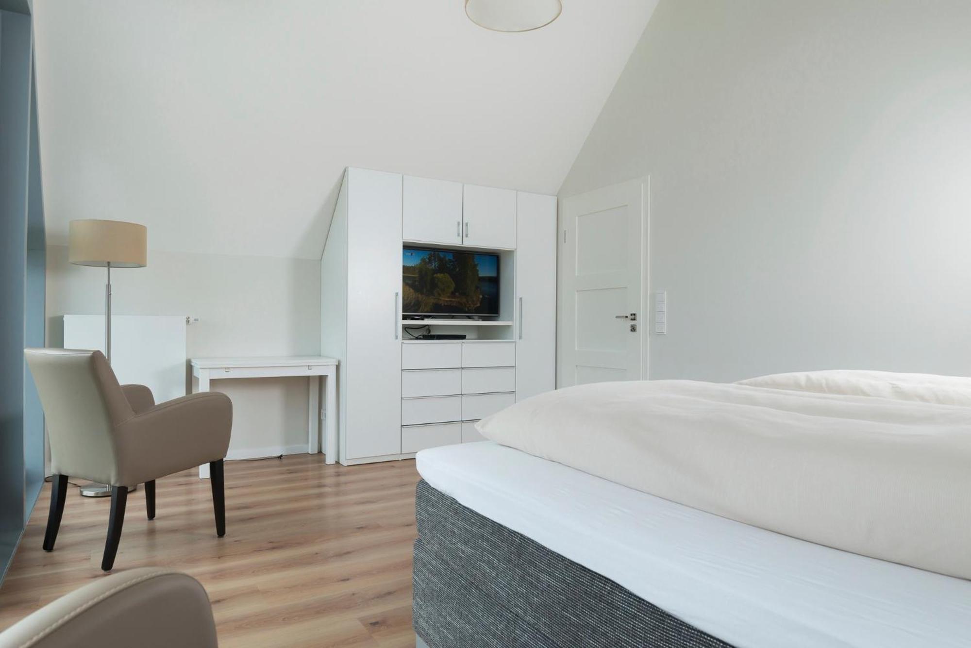 Ostsee - Reetdachhaus Nr 36 "Warder" Im Strand Resort Хайлигенхафен Екстериор снимка